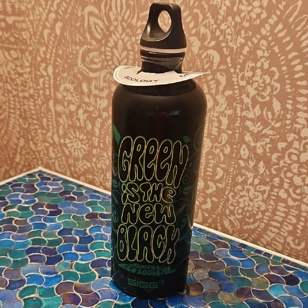 SIGG Swiss Black and Green Water Bottle " Green Is The New Black"  NWT